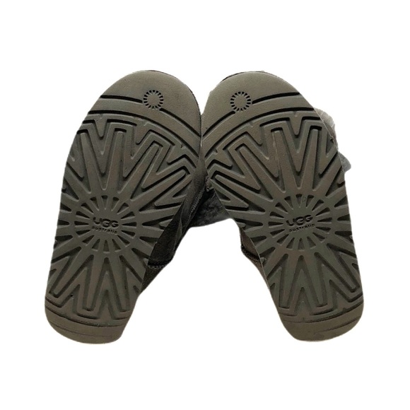UGG Girls Bailey Button Triplet Gray Boots Size 2 - Picture 8 of 11